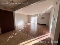 Building Photo - Spacious Two Bedroom Apartment Located Nea...