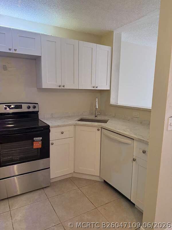 Building Photo - 10914 Royal Palm Blvd