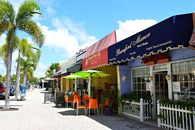 Building Photo - 232 Wellesley Dr