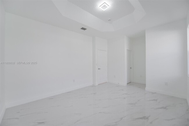 Building Photo - 5290 SW 134th Ave