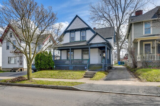 Building Photo - 71 Sanford St