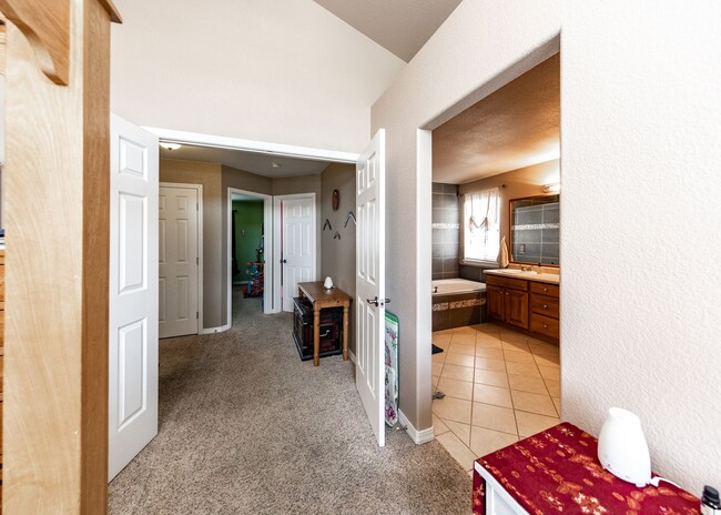 Building Photo - Fabulous 6 bedroom + office D20 Home with ...