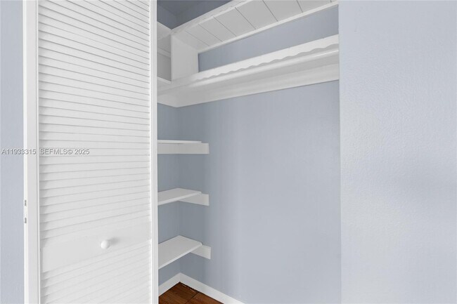 Building Photo - 1300 NE 191st St