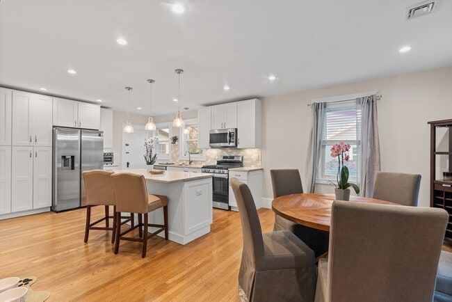 Building Photo - 14 Hood St