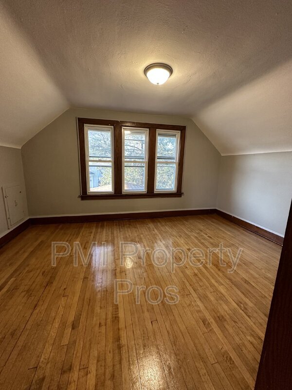 Building Photo - 2710 W Melvina St
