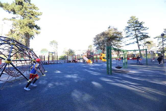 Building Photo - 2566-2568 22nd Avenue