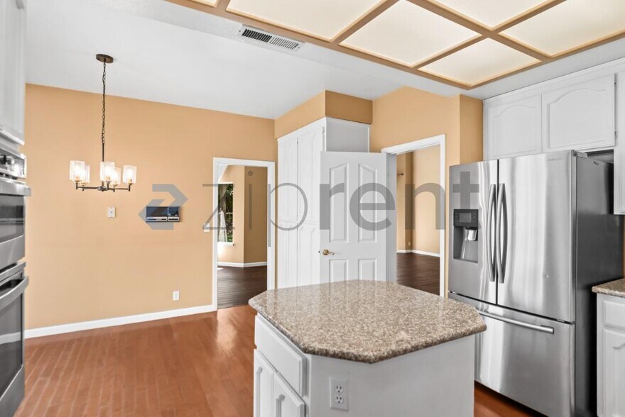 Building Photo - Unit