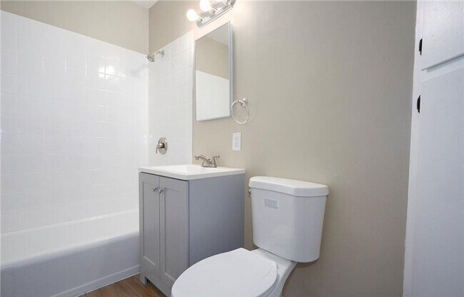 Building Photo - AVAILABLE NOW! LOVELY Remodeled 2 Bedroom ...