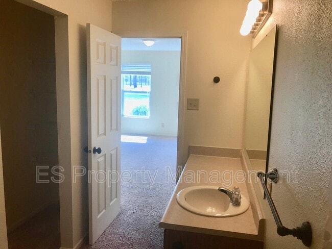 Building Photo - 10264 Cumberland Pointe Blvd