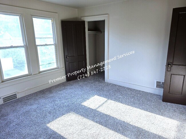 Building Photo - 1315 5th Ave