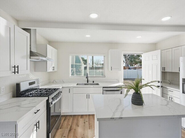 Building Photo - 604 Stanford St