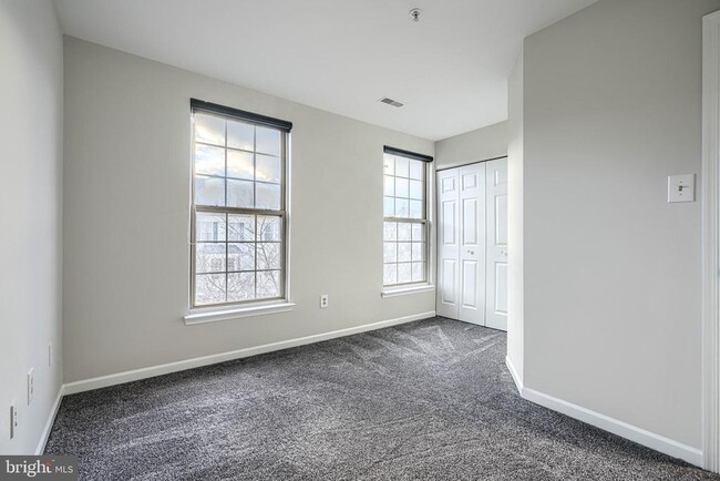 Building Photo - 8 Katurah Ln