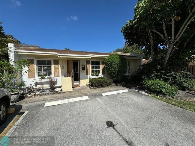 Building Photo - 3008 NW 69th Ct