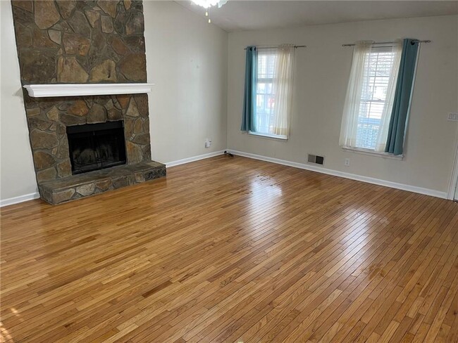 Building Photo - 2522 Whisper Ct NE