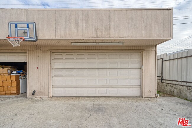 Building Photo - 1224 S Crenshaw Blvd