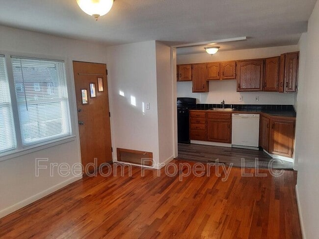 Building Photo - 38 Elmhurst Cir