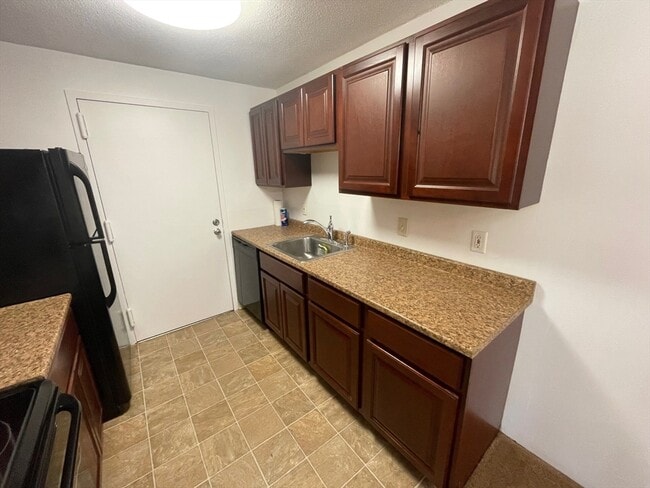 Building Photo - 17 Village Rock Ln