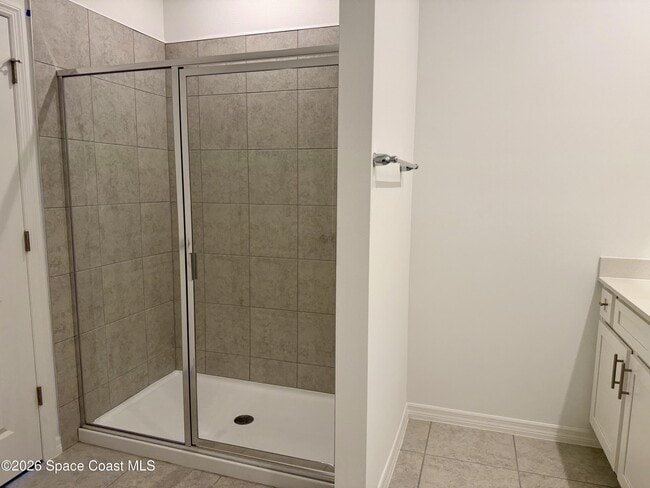 Building Photo - 917 Castleford Ave NE