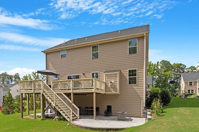 Building Photo - Luxurious 4 bedroom home in Jordan Pointe!