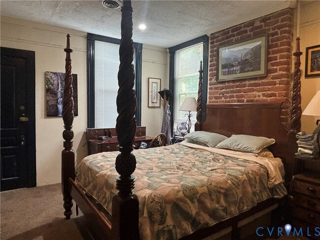 Building Photo - 2601 Hanover Ave