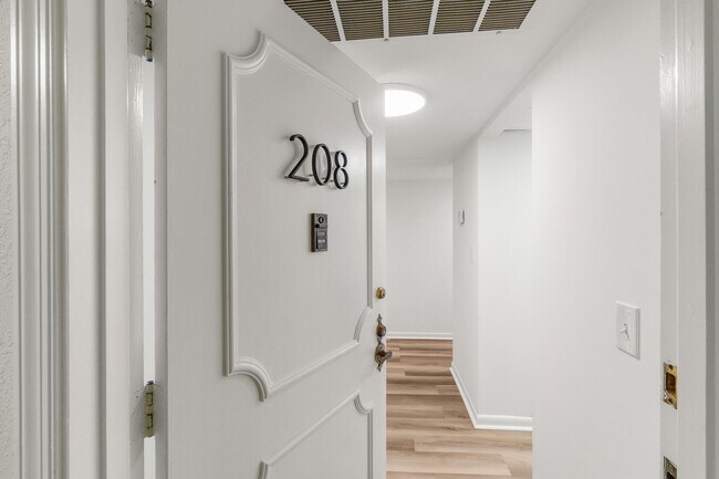 Building Photo - 950 Ponce De Leon Rd