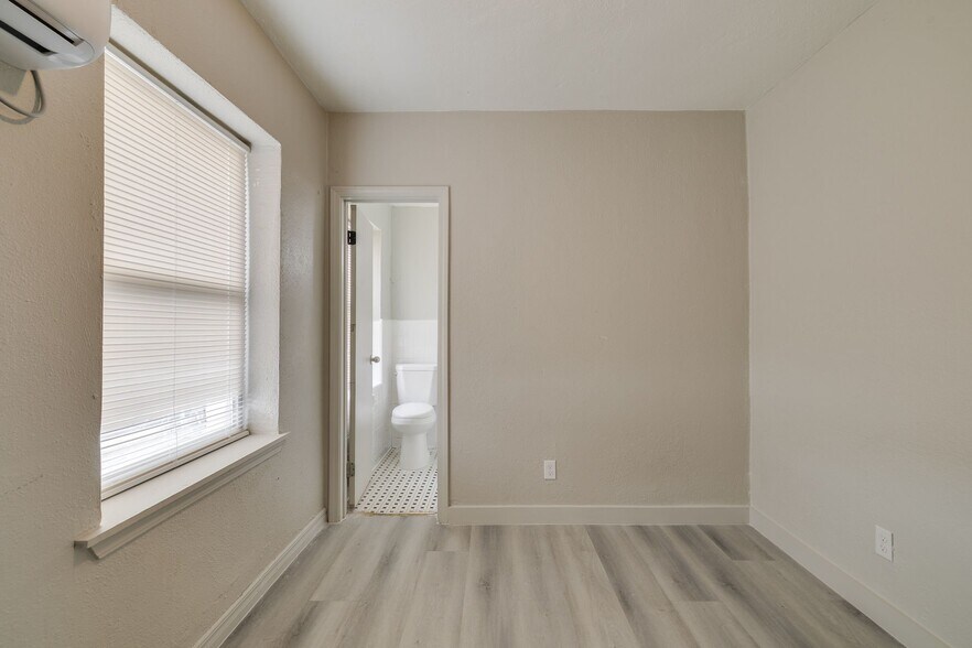 Building Photo - 4701 NW 16th St