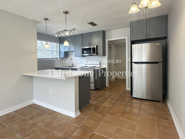 Building Photo - 2855 Lydia St