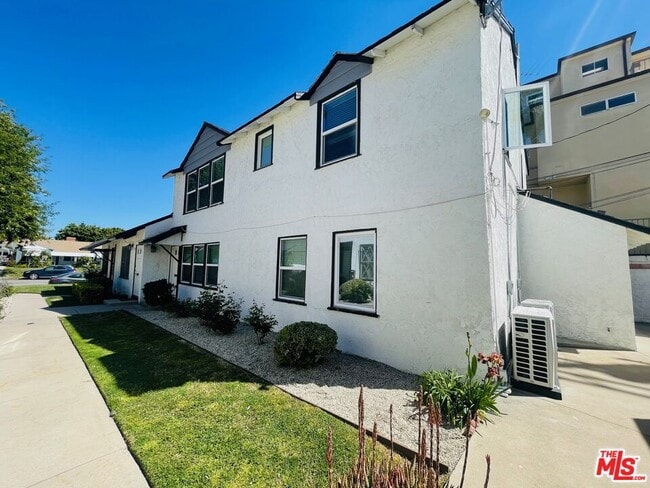 Building Photo - 4441 Tujunga Ave