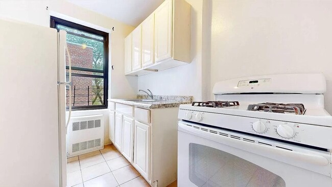 Building Photo - 4489 Broadway