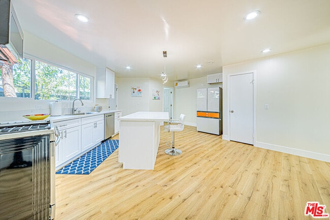 Building Photo - 5631 La Mirada Ave