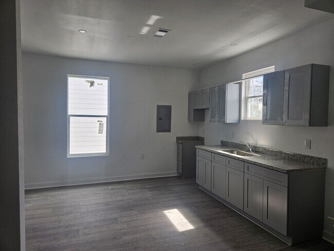 Building Photo - 1321 S Rampart St