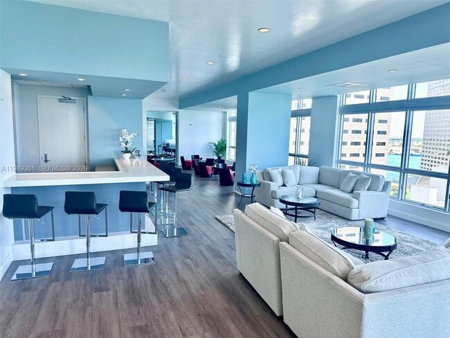Building Photo - 300 S Biscayne Blvd