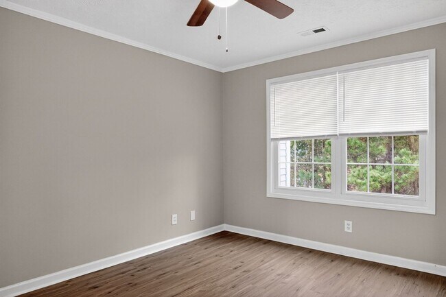 Building Photo - Spacious 3BR Condo in Fayetteville