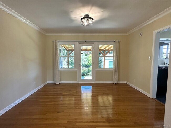 Building Photo - 2026 Pepper Dr