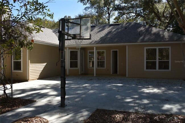 Building Photo - 2406 SW 98 Dr