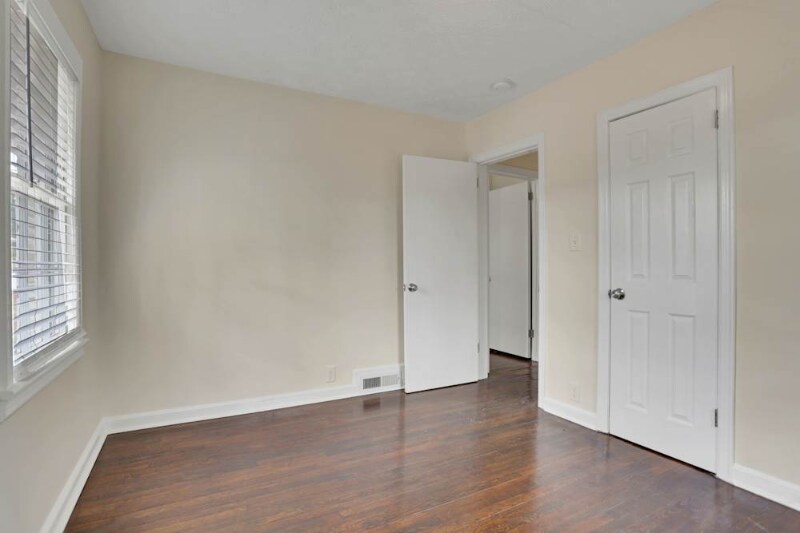 Building Photo - 1619 Valencia Rd