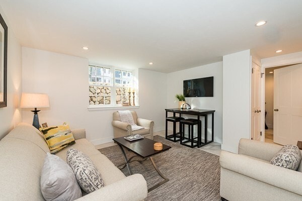 Building Photo - 29 Grant St