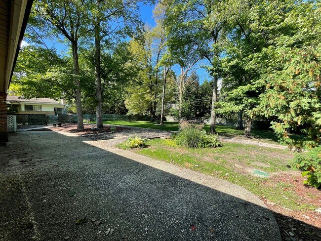 Building Photo - Shelby Township Custom Ranch, 3 or 4 Bedro...