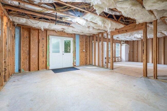 Building Photo - 53 Lakeside Terrace