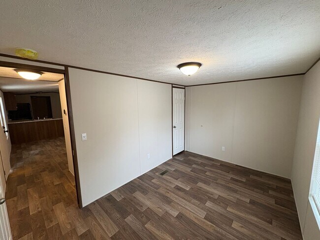 Building Photo - For Rent