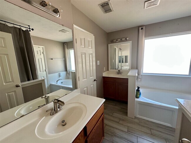 Building Photo - 9102 Rolling Rapids Rd