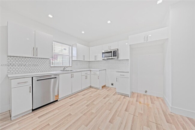 Building Photo - 1020 NW 29th Terrace