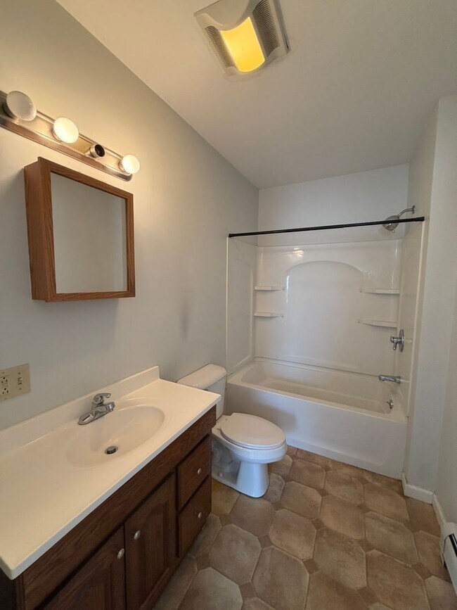 Building Photo - Charming, 2nd floor, 2-Bedroom Apartment, Adams, MA – pet friendly!