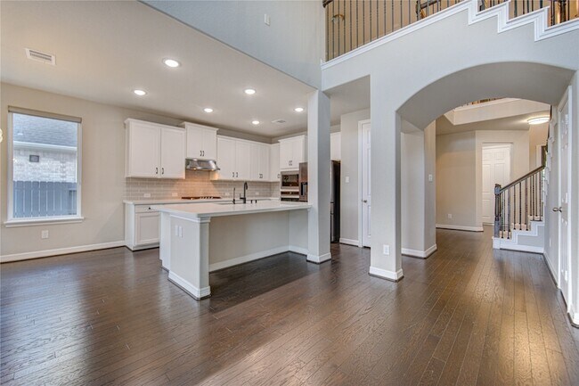 Building Photo - 28918 Woods Rose Ct