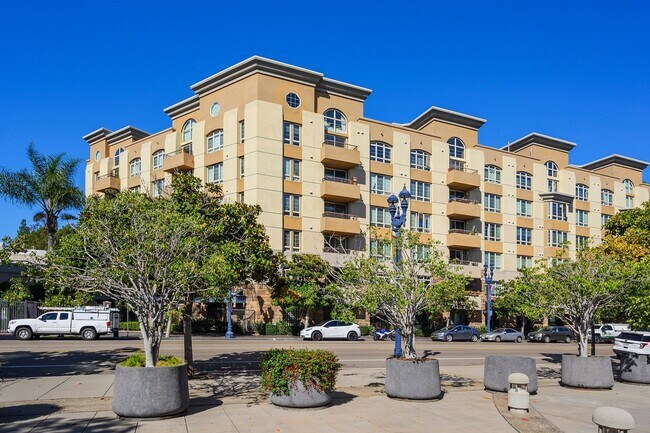 Building Photo - East Village 2 Bedroom at Union Square! 2 Parking Spaces!