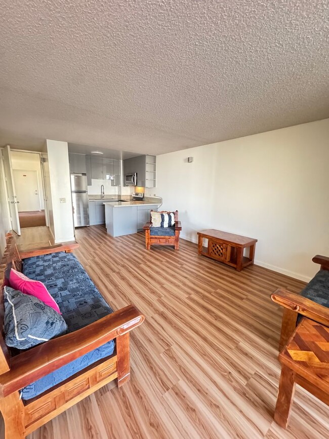 Building Photo - 2 Bed 2 Bath, 1 parking at Kapiolani Royal...