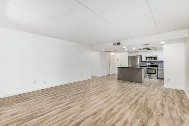 Building Photo - 7950 E Camelback Rd