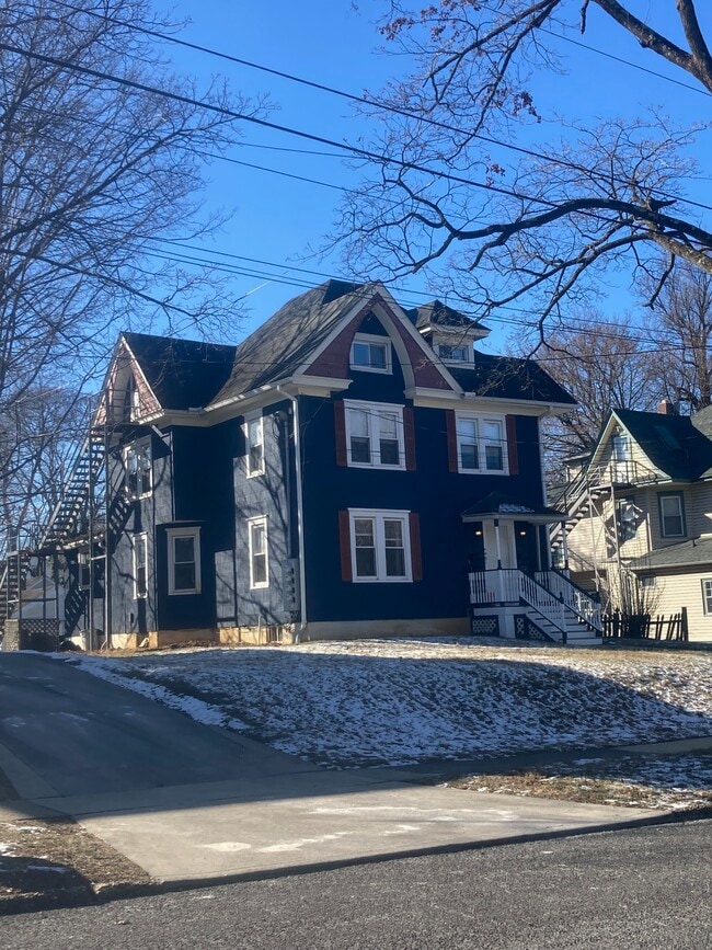 Building Photo - 308 7th Ave