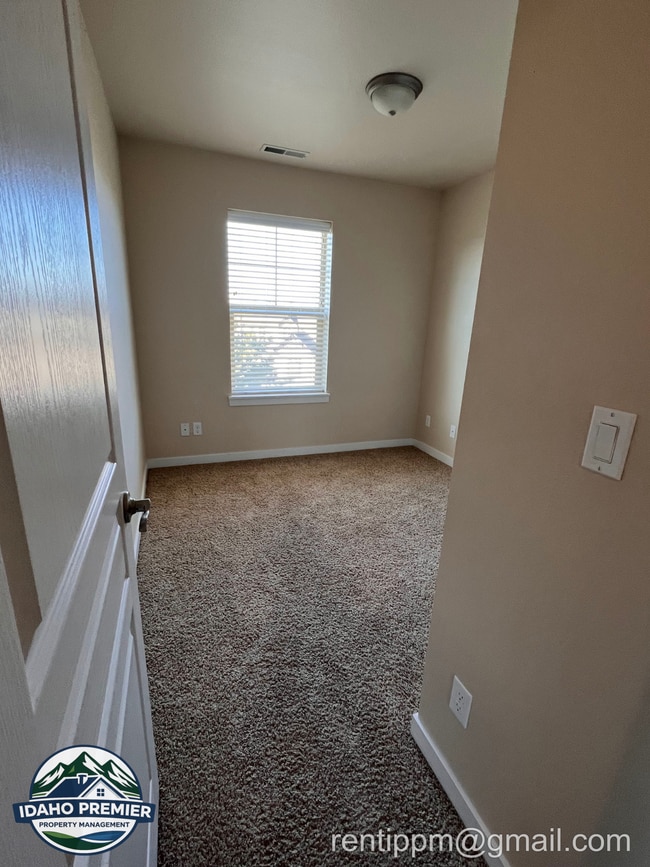 Building Photo - 8834 W Pine Valley Ln