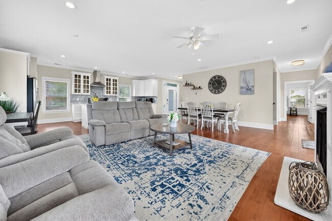 Building Photo - 415 Sassanqua Dr